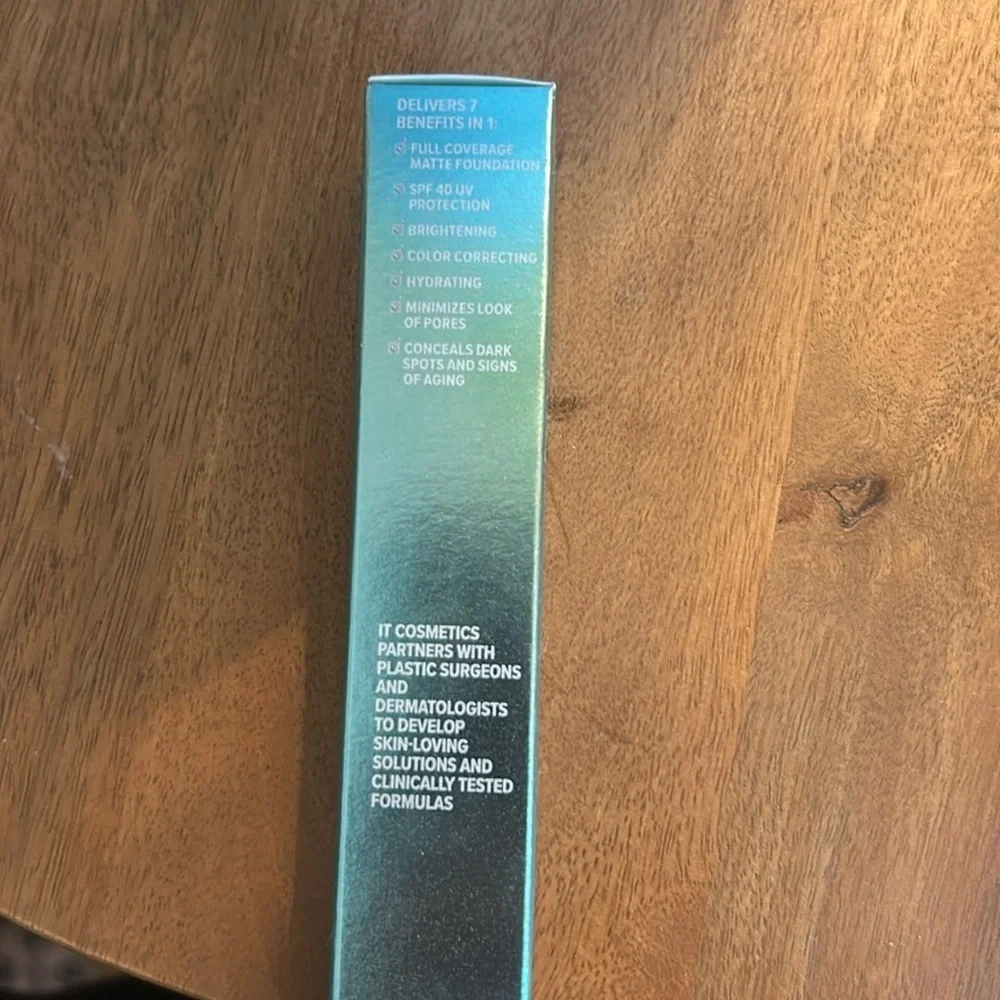 It Cosmetics CC+ Cream Oil-Free Matte with SPF 40 Full-size neutral TAN